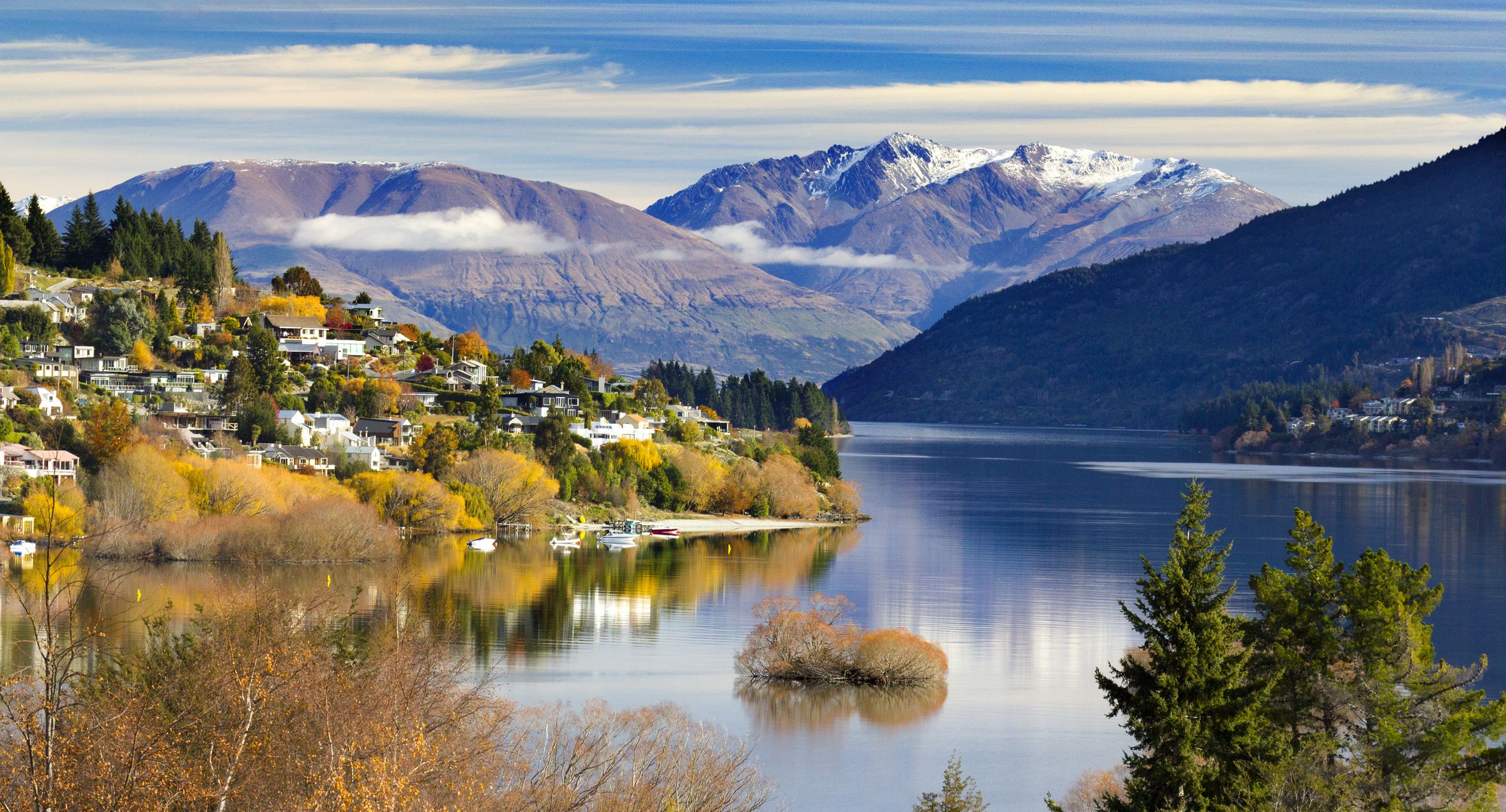 Mùa thu ở New Zealand với đặc trưng là những khu rừng chuyển màu